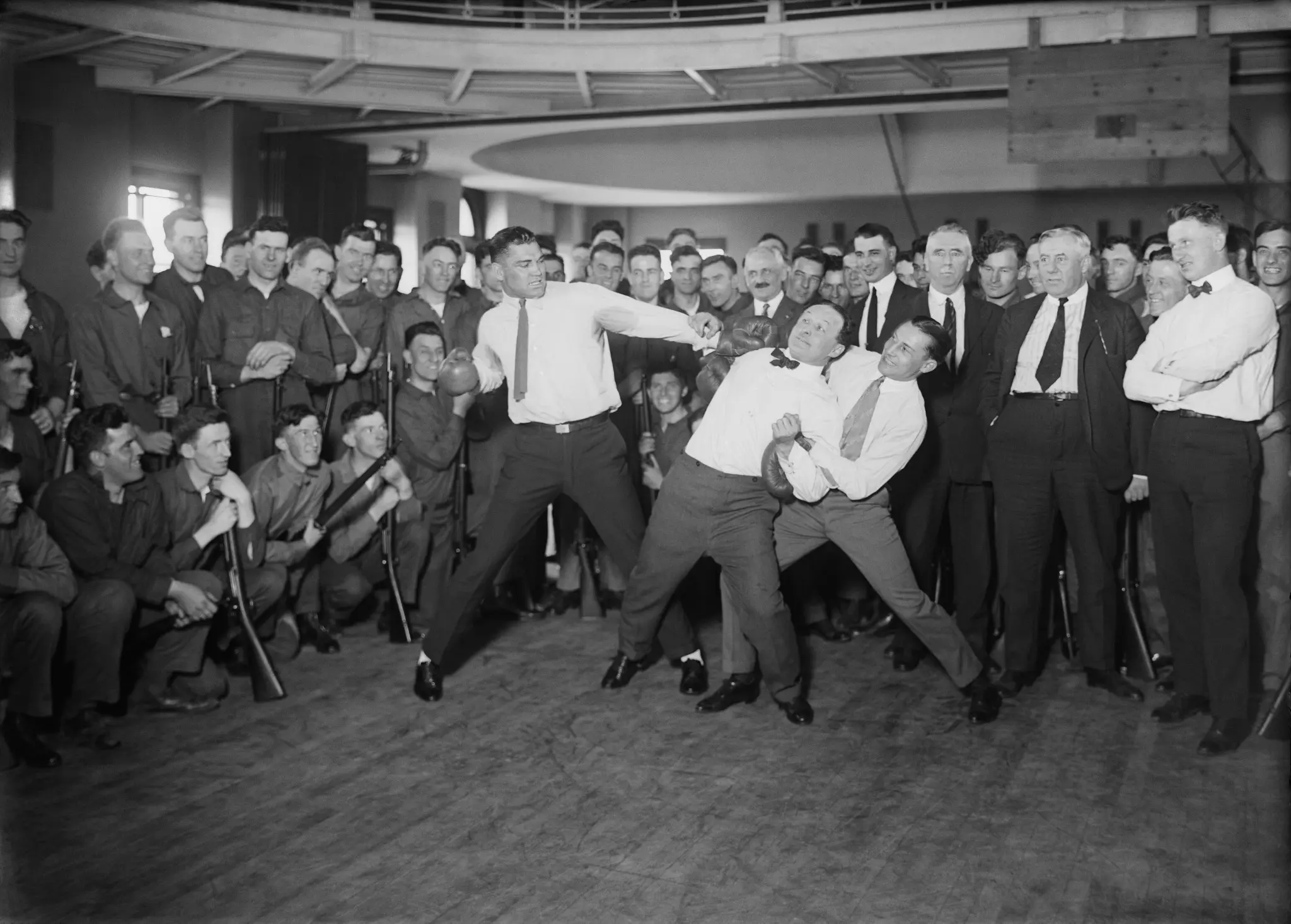 Ο Benny Leonard μαζί με τους Jack Dempsey και Harry Houdini σε ιστορική φωτογραφία.