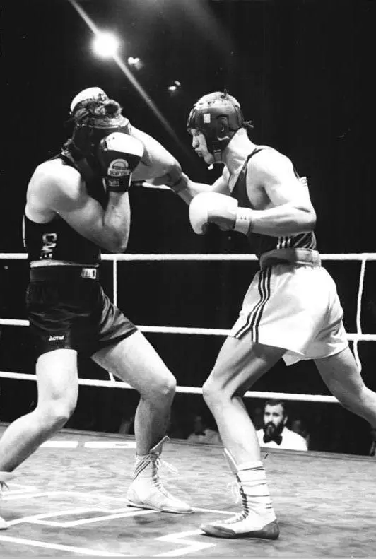 Ο Axel Schulz απέναντι στον Igor Schischkin στο Βερολίνο το 1989· η αρχειακή λεζάντα καταγράφει βαθμολόγηση με υπολογιστή.