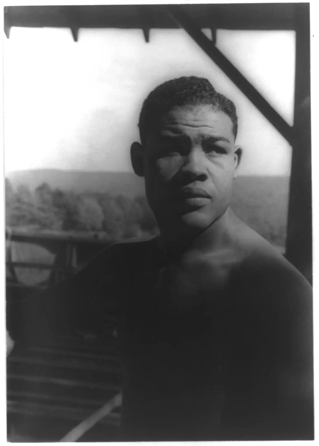 Ασπρόμαυρο φωτογραφικό πορτρέτο του Joe Louis από τον Carl Van Vechten.