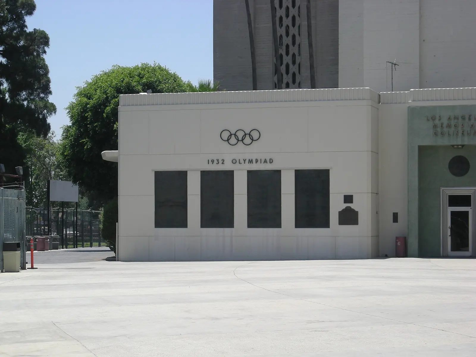 Πλάκα των Ολυμπιακών Αγώνων του 1932 στο Los Angeles Memorial Coliseum.