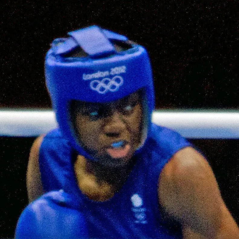 Η Nicola Adams αγωνίζεται στους Ολυμπιακούς Αγώνες του Λονδίνου το 2012.