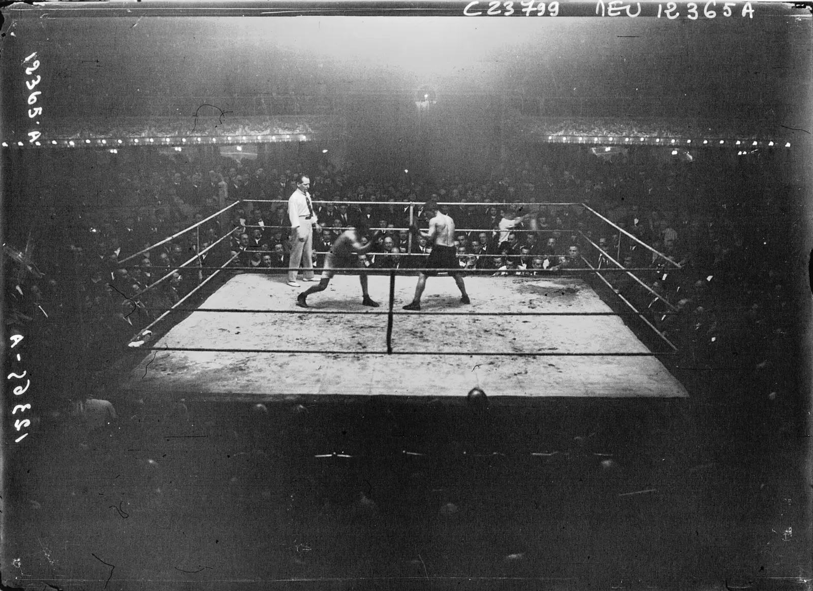 Αγώνας πυγμαχίας Mascart–Ledoux στο Cirque de Paris το 1924.